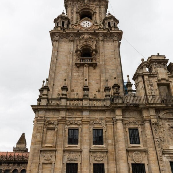 <p>Descubre los Secretos de Santiago de Compostela en 2021: ¡No te lo pierdas!</p>